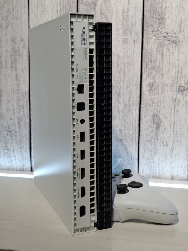 Игровая приставка Microsoft Xbox One X 1TB