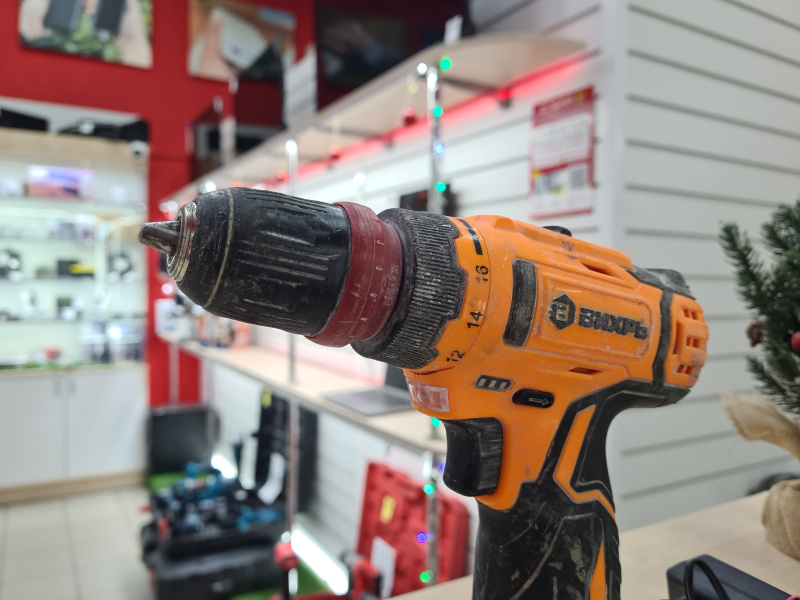 Шуруповерт ВИХРЬ ДА-12Л-2КC