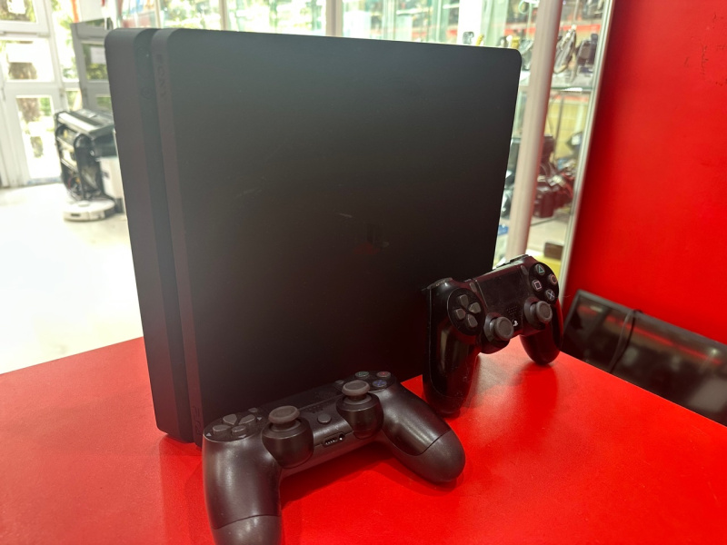 Игровая приставка Sony PS 4