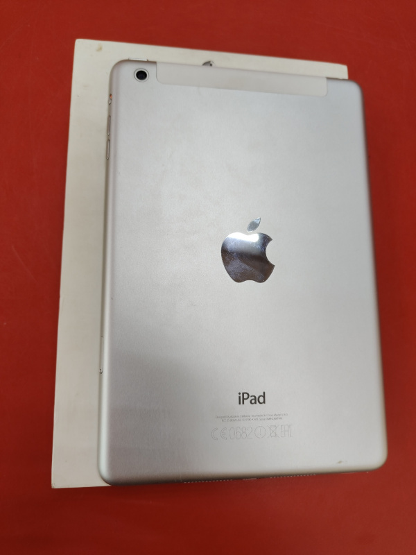 Планшет Apple iPad mini (1-го поколения)