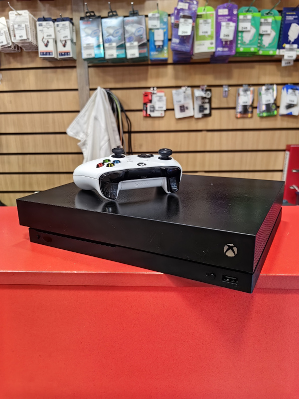 Игровая приставка Xbox One x 1tb