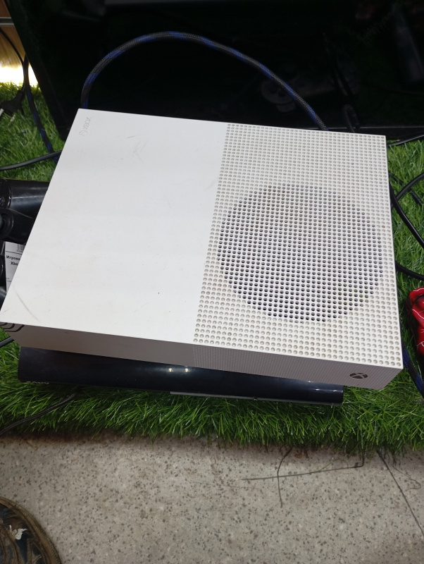 Игровая приставка Xbox One S 1TB