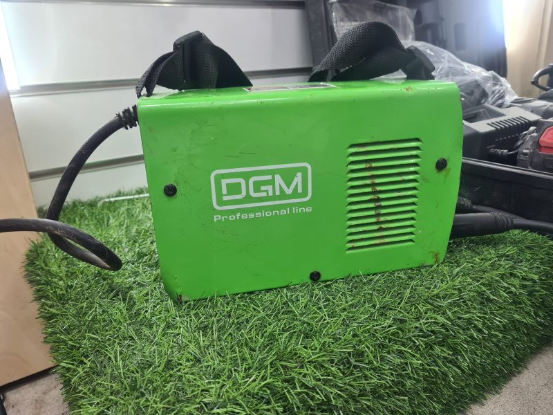 Сварочный аппарат - инвертор ММА DGM ARC-220